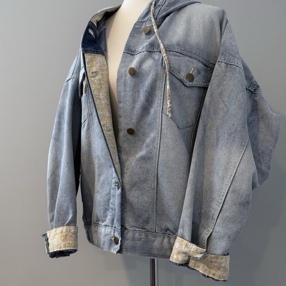 Light Wash Denim Hooded Jean Jacket Women's Large Button Front Casual